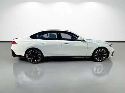 New 2027 BMW 530i xDrive AWD/4WD image 2
