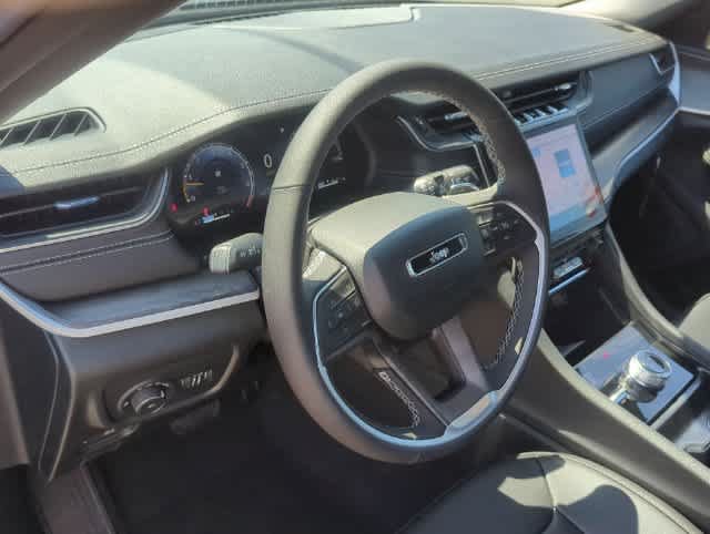 Certified 2025 Jeep Grand Cherokee L Limited w/ Black Appearance Package AWD/4WD image 10