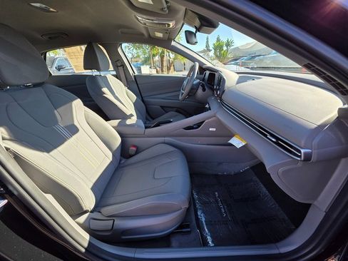 Certified 2025 Hyundai Elantra Sport image 8