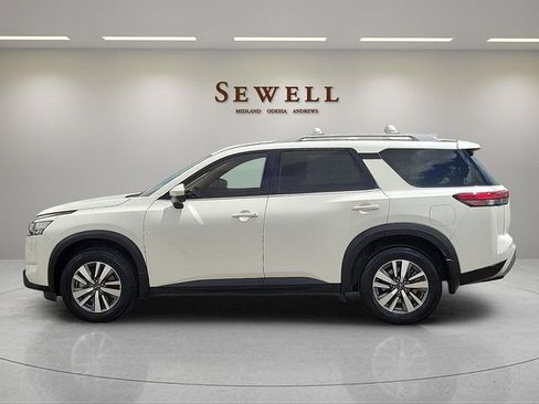 Used 2022 Nissan Pathfinder SL FWD image 2