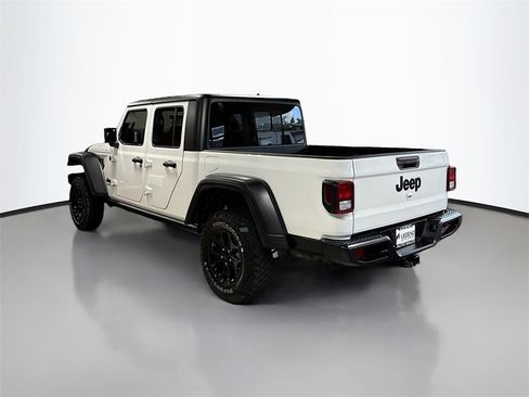 Used 2021 Jeep Gladiator Willys image 9