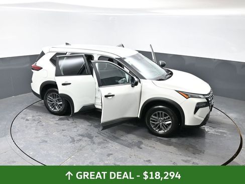 Used 2024 Nissan Rogue S image 59