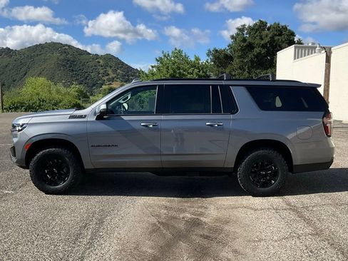 Used 2021 Chevrolet Suburban Z71 w/ Luxury Package AWD/4WD image 3