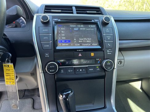 Used 2017 Toyota Camry XLE image 24