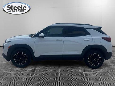 Used 2023 Chevrolet TrailBlazer LT FWD image 2