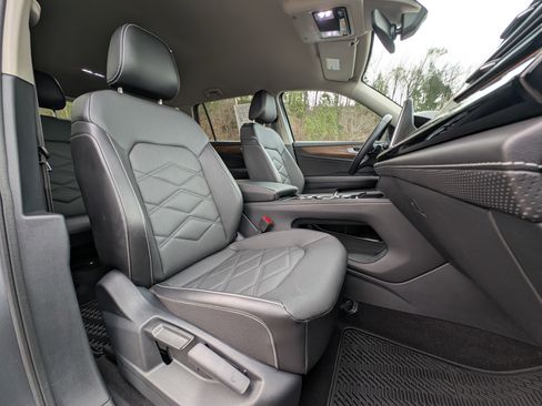 Used 2024 Volkswagen Atlas SE w/ Black Wheel Package image 24