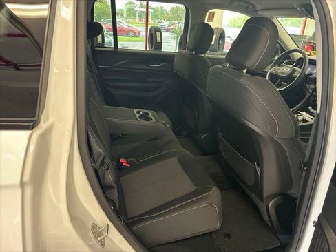 Certified 2023 Jeep Grand Cherokee Laredo w/ Luxury Tech Group I AWD/4WD image 32