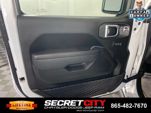 Used 2024 Jeep Wrangler Unlimited Rubicon 4xe w/ Technology Group AWD/4WD image 12