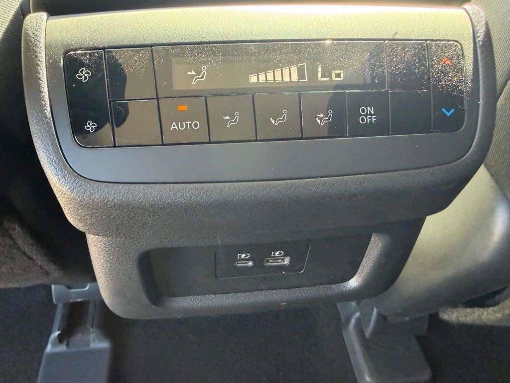 Used 2025 Nissan Pathfinder SV AWD/4WD image 22