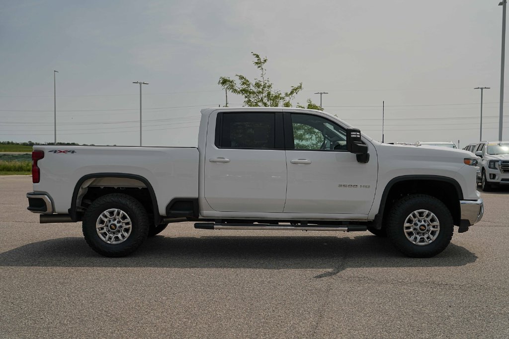 Used 2025 Chevrolet Silverado 2500 LT w/ Convenience Package AWD/4WD image 6