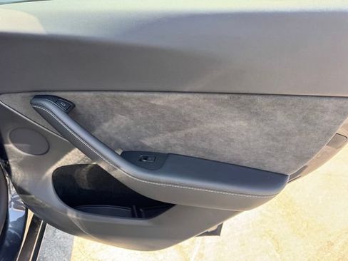 Used 2024 Tesla Model Y Performance AWD/4WD image 9