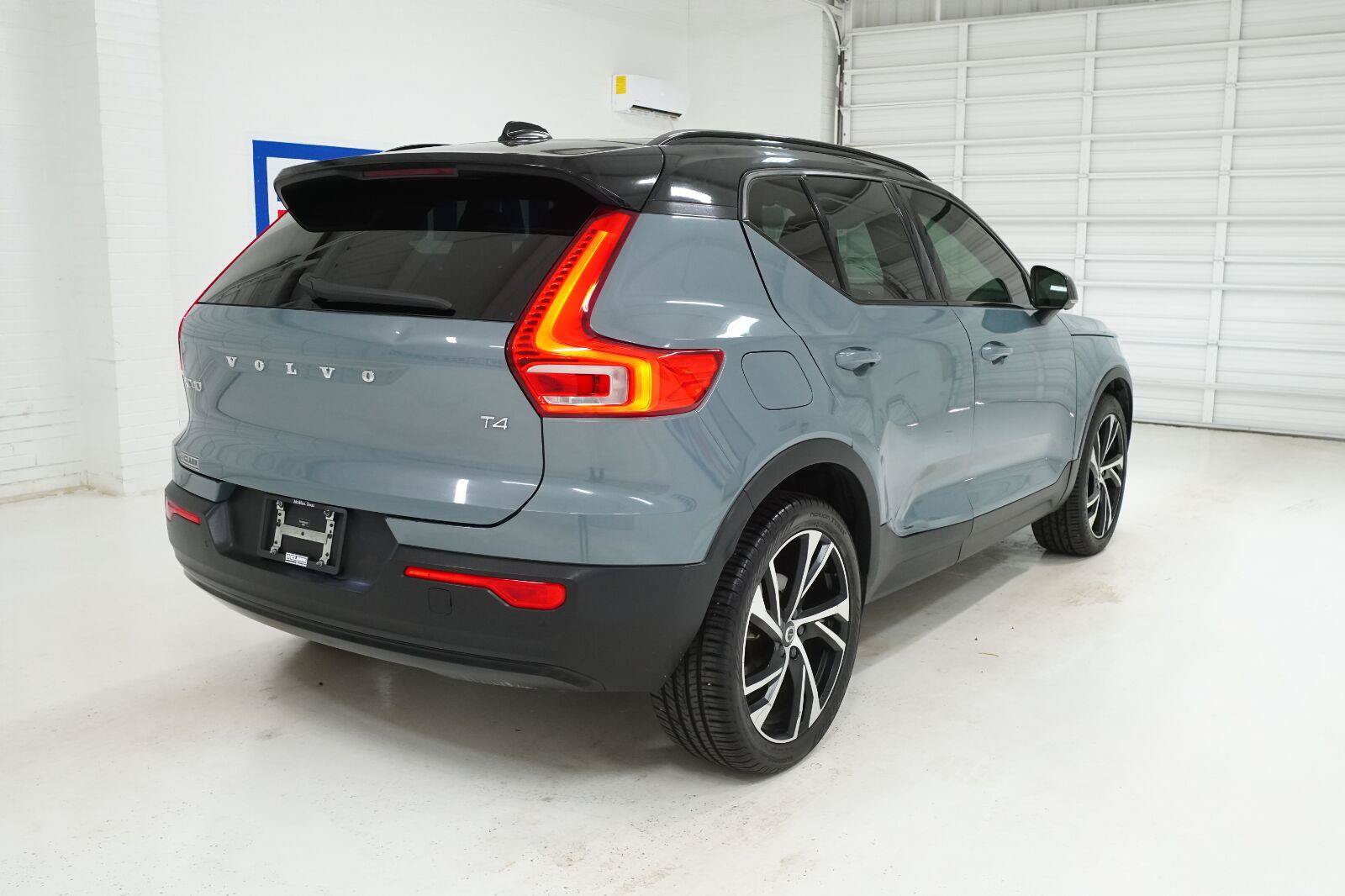 Used 2021 Volvo XC40 T4 R-Design w/ Protection Package Premier FWD image 24