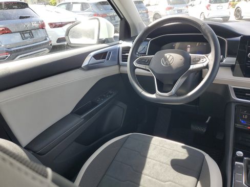 Used 2025 Volkswagen Taos SE image 13