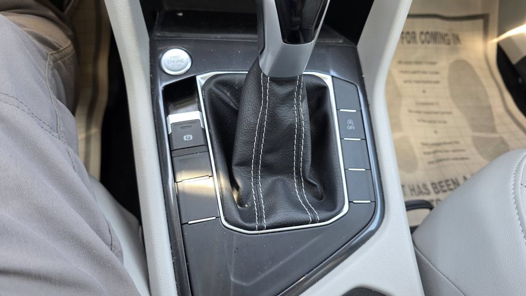 Used 2024 Volkswagen Tiguan SE FWD image 22
