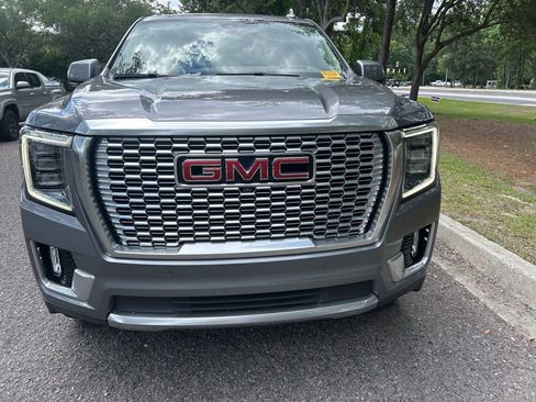 Used 2021 GMC Yukon Denali w/ Denali Premium Package AWD/4WD image 3