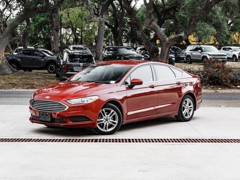 Used 2018 Ford Fusion SE w/ Fusion SE Technology Package image 1
