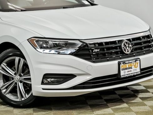 Certified 2019 Volkswagen Jetta S image 2