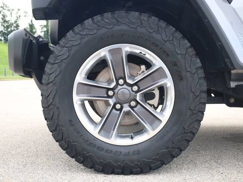 Used 2019 Jeep Wrangler Unlimited Sahara w/ Safety Group AWD/4WD image 8