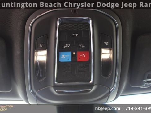 Used 2023 Jeep Grand Cherokee Trailhawk image 17