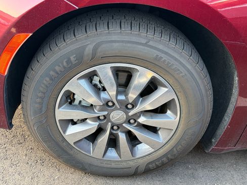Used 2019 Chrysler Pacifica Touring-L Plus w/ Advanced Safetytec Group FWD image 6