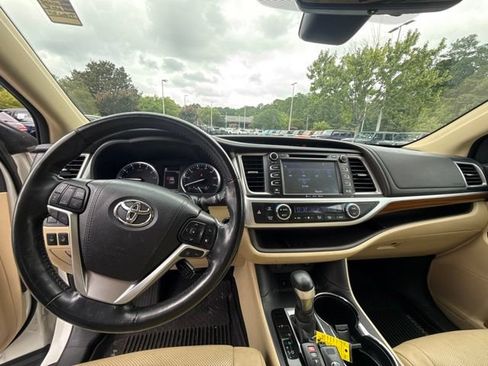 Used 2018 Toyota Highlander Limited Platinum AWD/4WD image 13