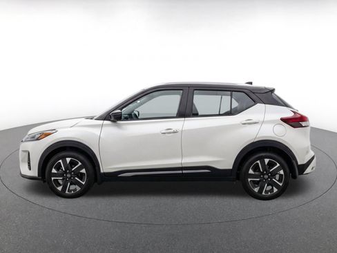 Used 2026 Nissan Kicks SV w/ Cold Weather Package AWD/4WD image 4