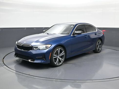 Used 2021 BMW 330i Sedan w/ Convenience Package RWD image 3
