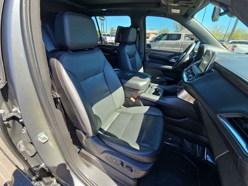 Used 2022 Chevrolet Suburban Z71 w/ Luxury Package image 18
