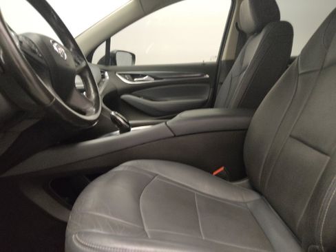 Used 2018 Buick Enclave Essence AWD/4WD image 17