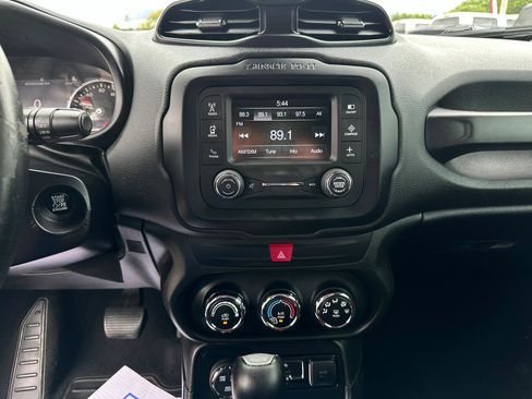 Used 2017 Jeep Renegade Trailhawk AWD/4WD image 15