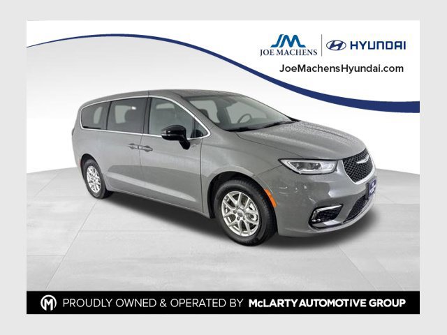 Used 2025 Chrysler Pacifica Select FWD 360° Tour