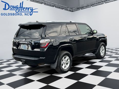 Used 2014 Toyota 4Runner SR5 AWD/4WD image 5