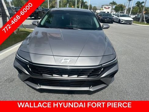 Used 2024 Hyundai Elantra SEL w/ Convenience Package FWD image 2