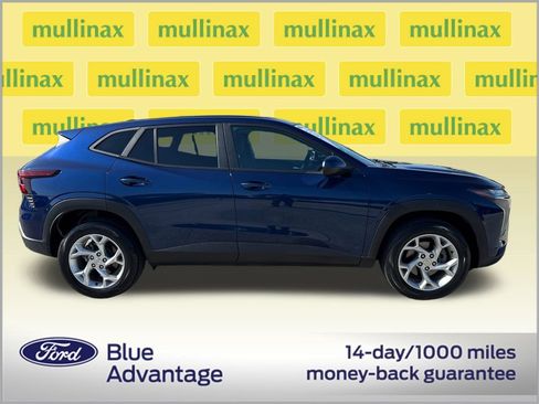 Used 2024 Chevrolet Trax LS w/ LS Convenience Package FWD image 2