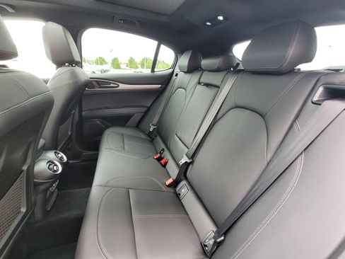 Used 2025 Alfa Romeo Stelvio Sprint AWD/4WD image 17