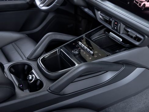 Certified 2025 Porsche Cayenne GTS AWD/4WD image 56