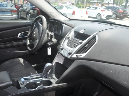 Used 2011 GMC Terrain SLE FWD image 28