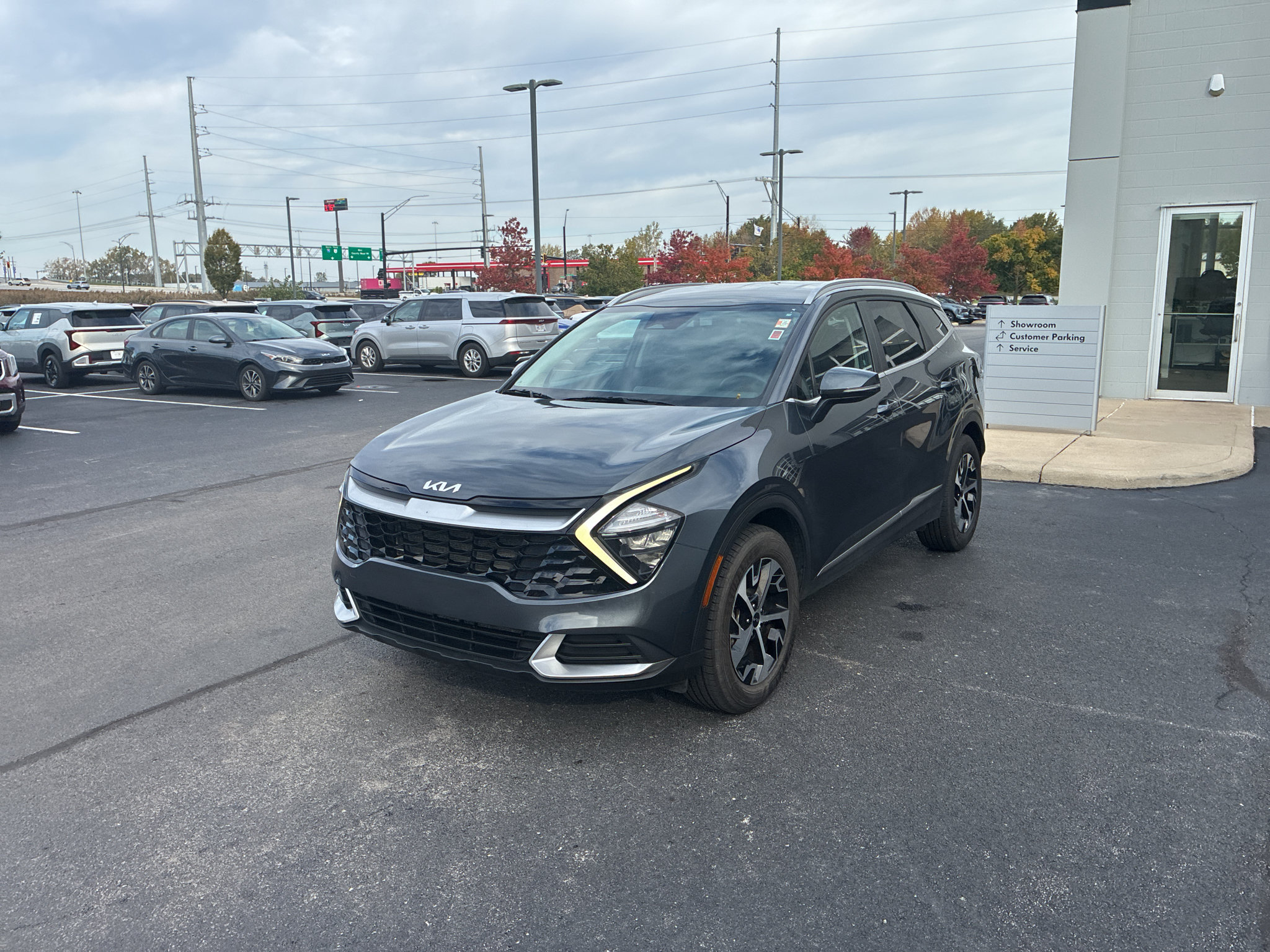 Used 2023 Kia Sportage EX AWD/4WD image 3