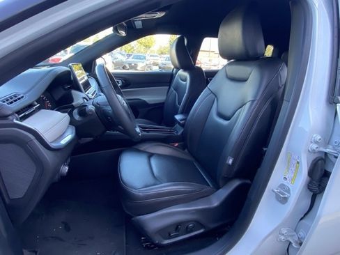 Used 2024 Jeep Compass Limited image 13