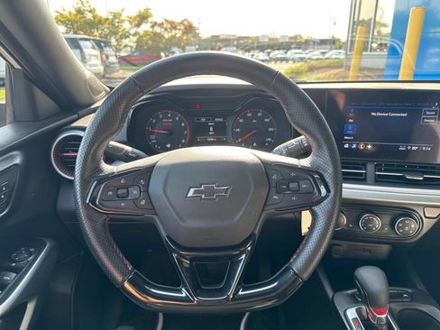 Used 2024 Chevrolet Trax RS FWD image 19