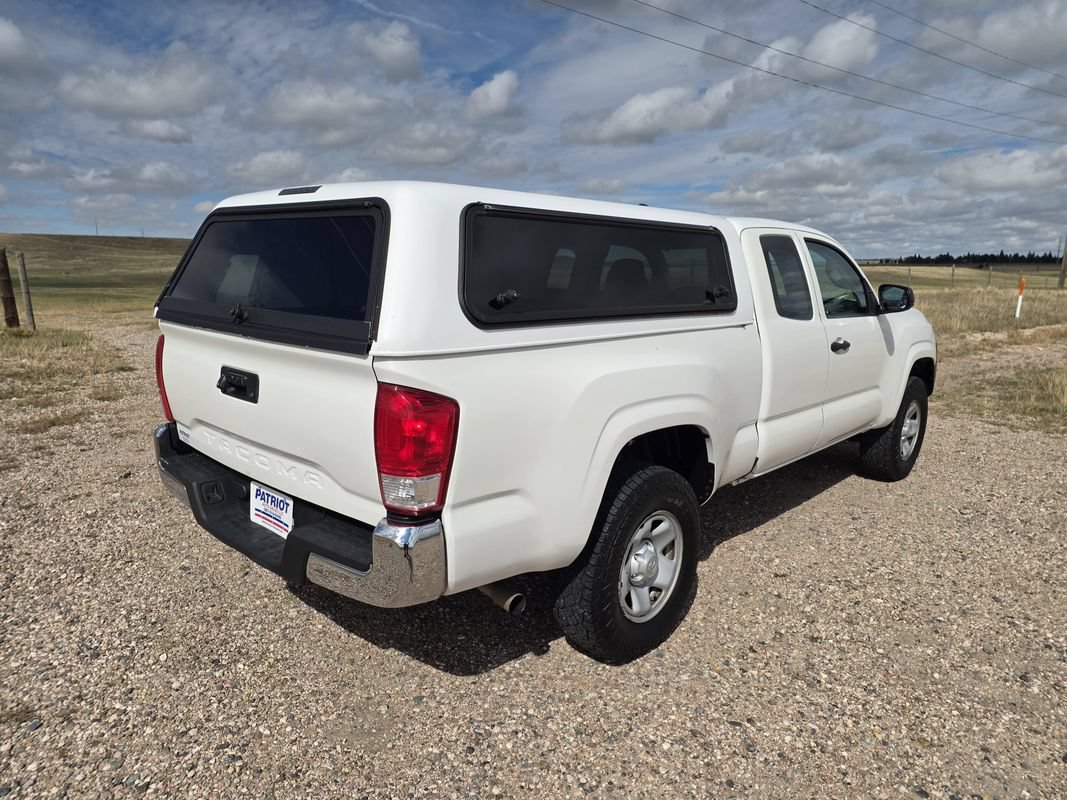 Used 2017 Toyota Tacoma SR RWD image 5