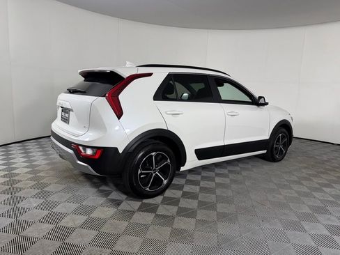 Used 2025 Kia Niro LX image 7