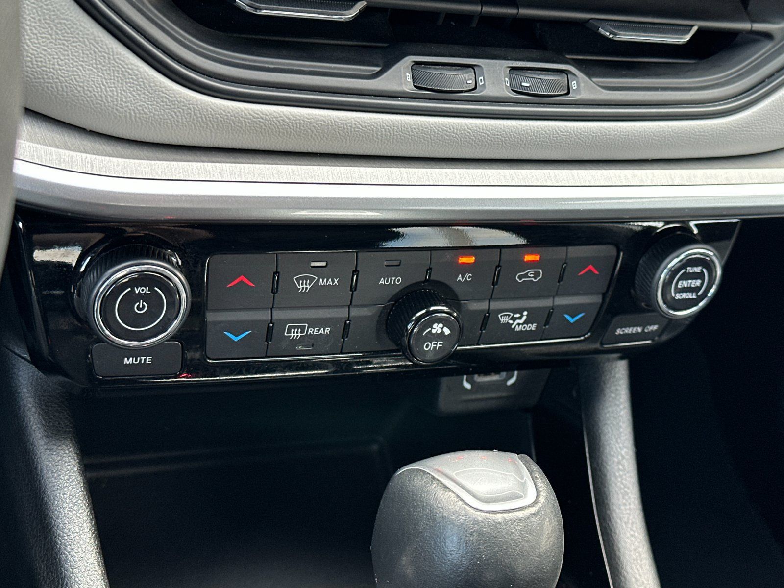 Used 2025 Jeep Compass Limited AWD/4WD image 19