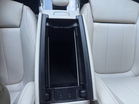 Used 2021 Mercedes-Benz GLB 250 image 24
