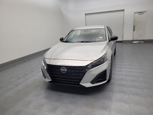 Used 2025 Nissan Altima 2.5 SV FWD image 15