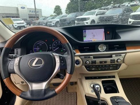 Used 2014 Lexus ES 300h w/ Luxury Package w/Bamboo Trim FWD image 25
