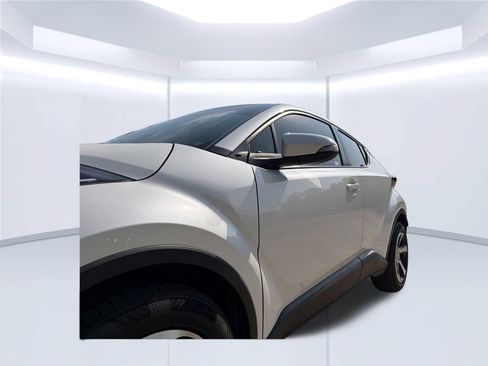 Used 2020 Toyota C-HR LE FWD image 24
