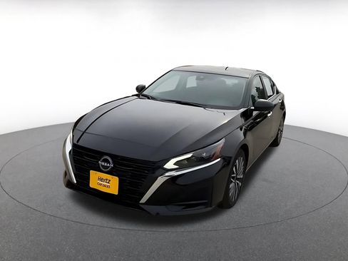 Used 2025 Nissan Altima 2.5 SV FWD image 7