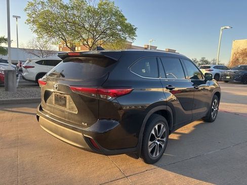 Used 2022 Toyota Highlander XLE image 5