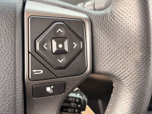 Used 2020 Toyota Tacoma SR5 AWD/4WD image 27